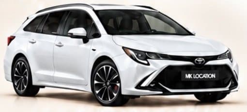 Toyota Corolla Touring blanche, vue de trois quarts avant