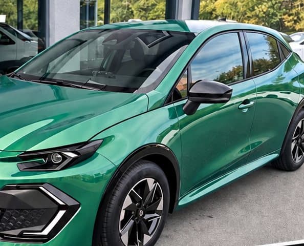 Renault Clio 6 verte, vue de trois quarts avant